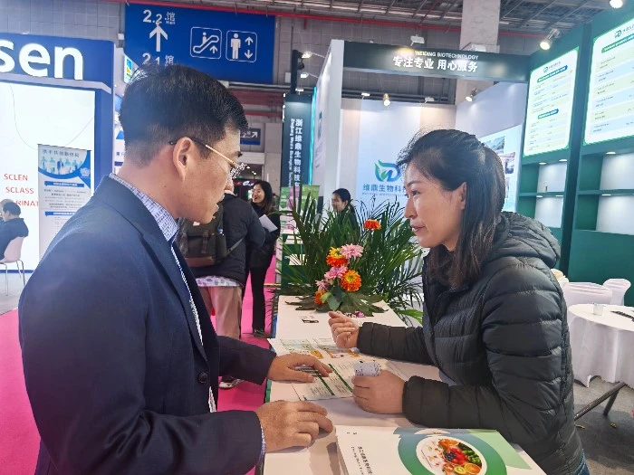 Technical experts from Wellgreen discuss product specifications with a European buyer. Technical experts from Wellgreen discuss product specifications with a European buyer.